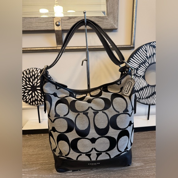 Coach 🚨CLEAN OUT monogram soft black leather trim shoulder/crossbody bag. EUC - Picture 3 of 16